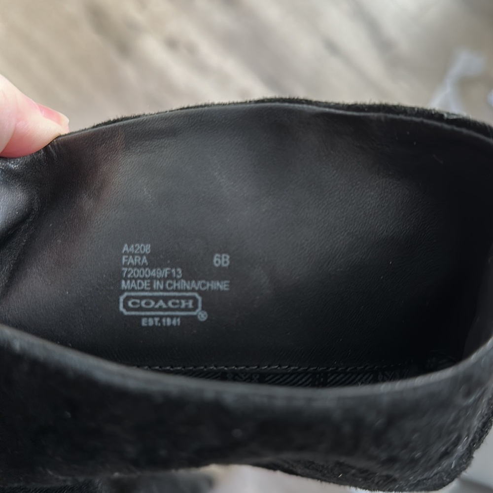 🎩 Coach pointed toe black boots size 6 embossed - Picture 10 of 11